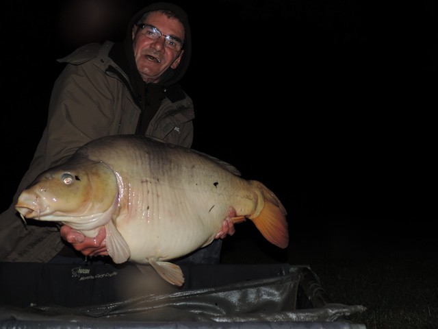 Bob Carey with a 40lb Oakview Lake carp in June 2015