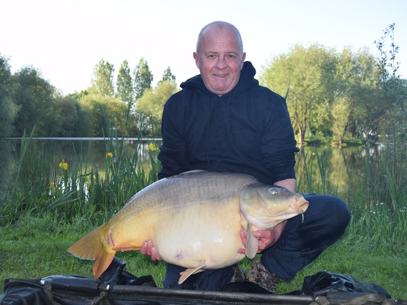 41lb mirror. Ian Carter smashes his PB with the first fish of the week
