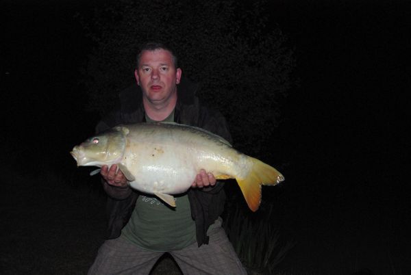 Tony with another Oakview carp of 24lb 8oz